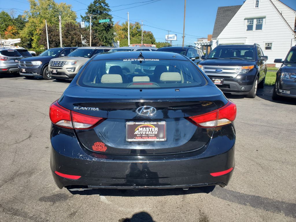Photo 4 of this HYUNDAI ELANTRA