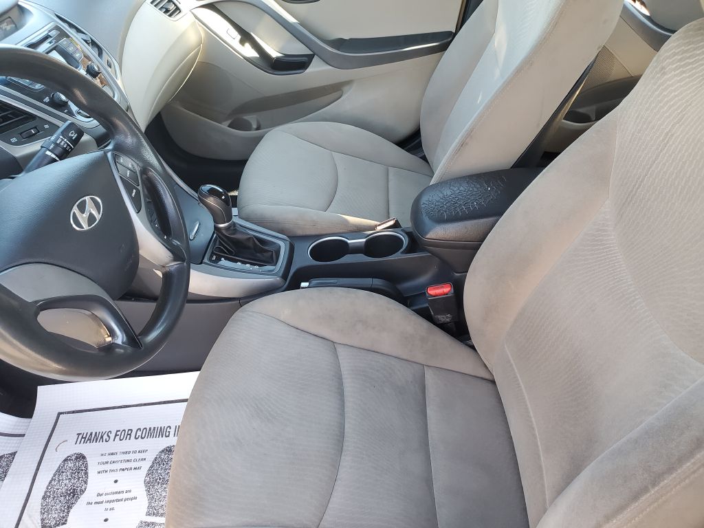 Photo 10 of this HYUNDAI ELANTRA