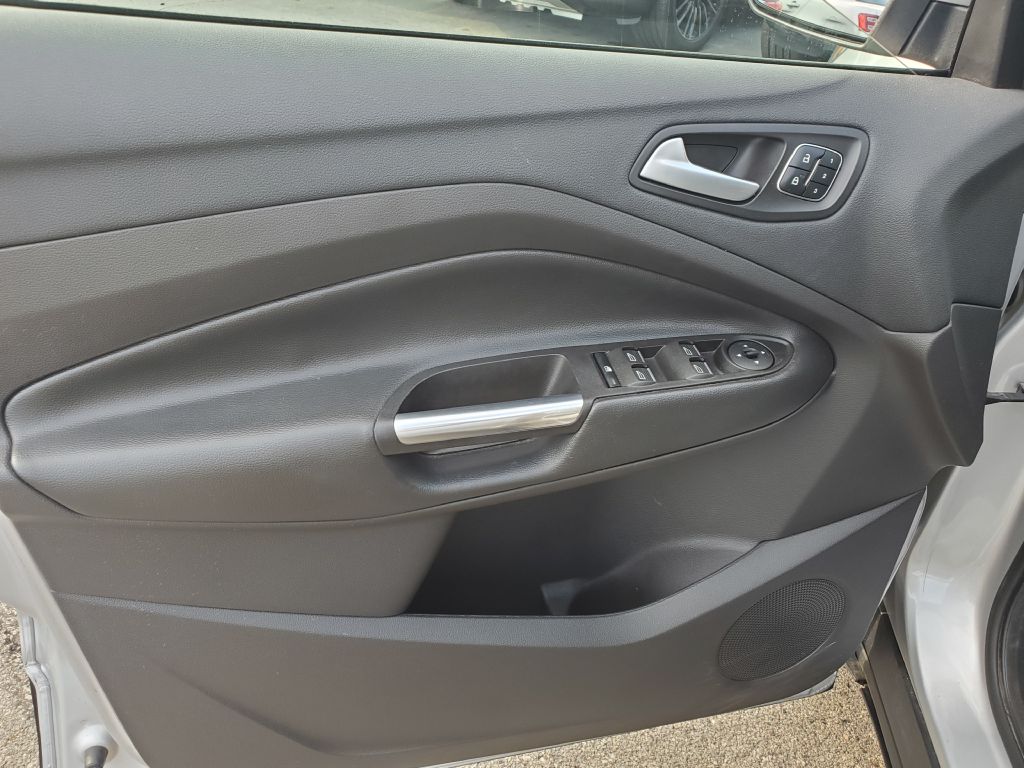 Photo 9 of this FORD ESCAPE