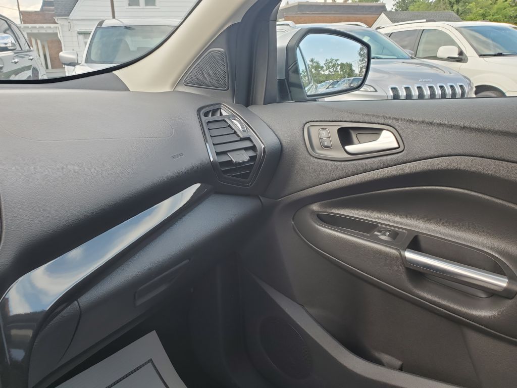 Photo 15 of this FORD ESCAPE