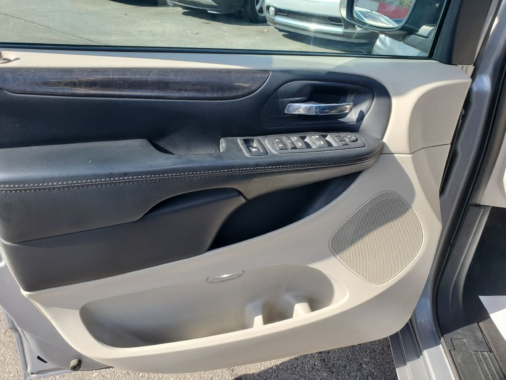 Photo 9 of this DODGE GRAND CARAVAN