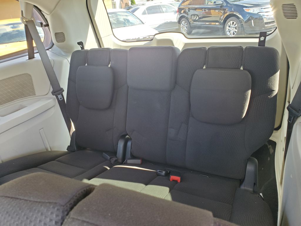 Photo 12 of this DODGE GRAND CARAVAN