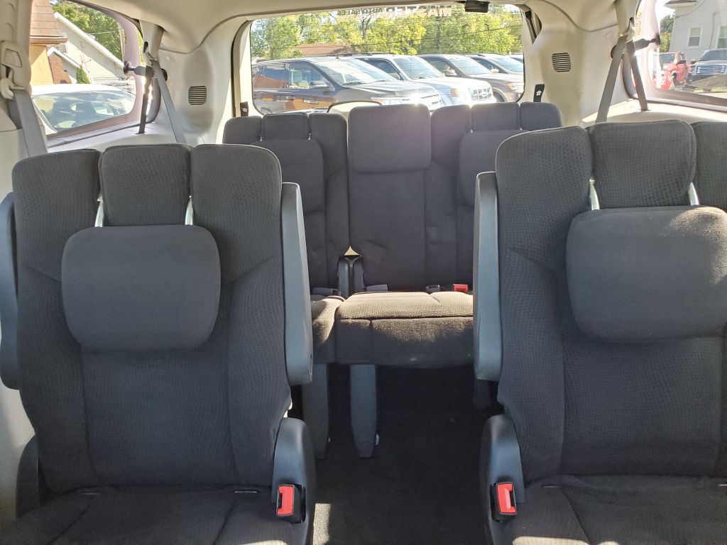 Photo 18 of this DODGE GRAND CARAVAN