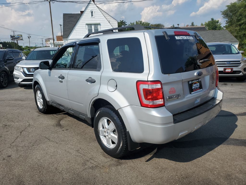 Photo 3 of this FORD ESCAPE
