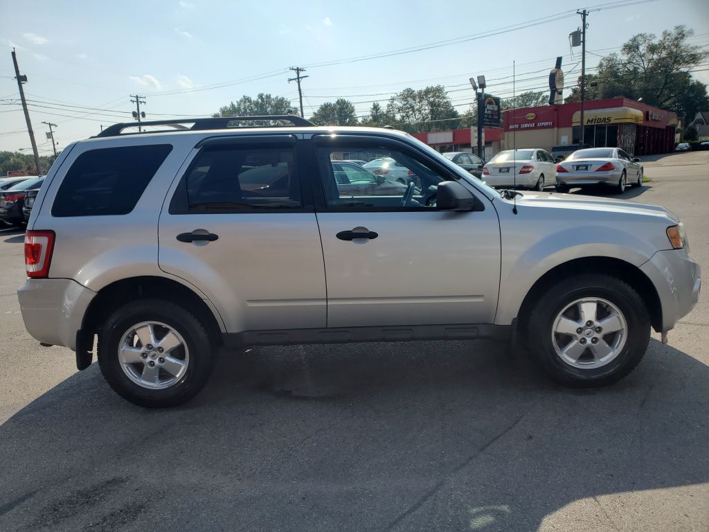 Photo 6 of this FORD ESCAPE