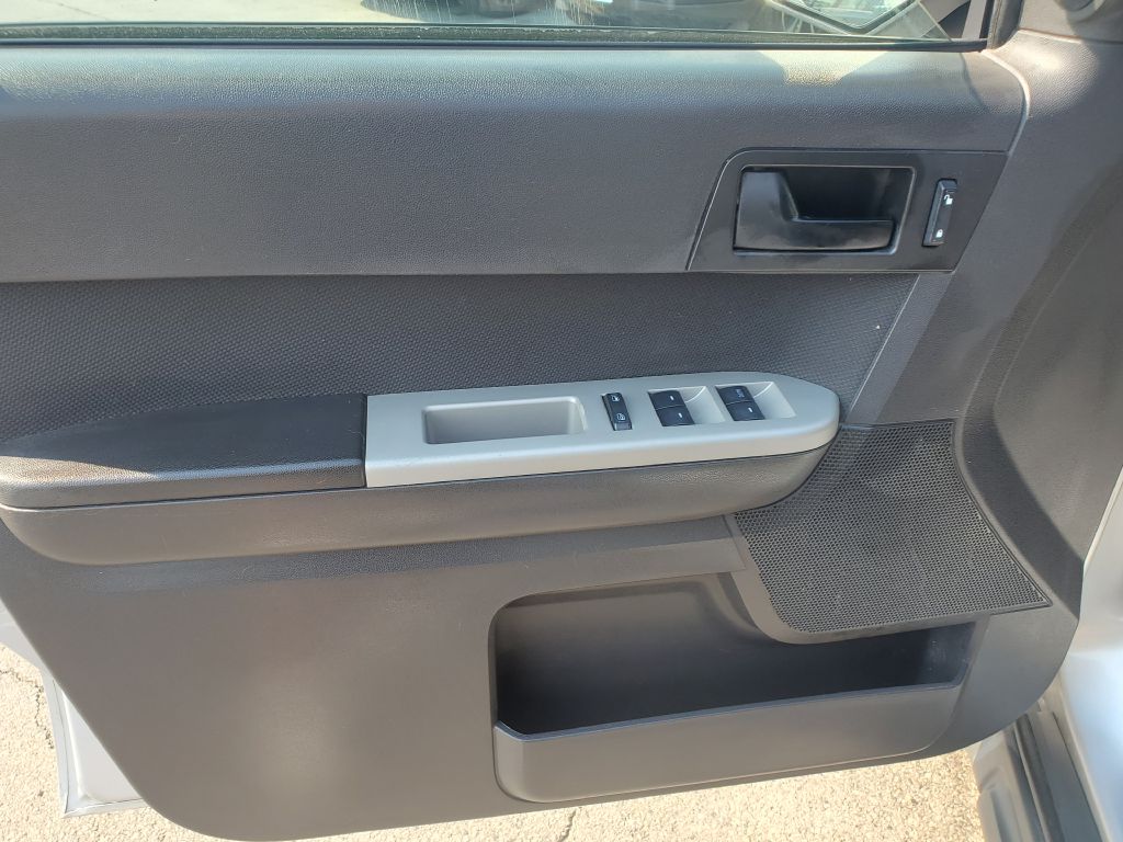 Photo 9 of this FORD ESCAPE