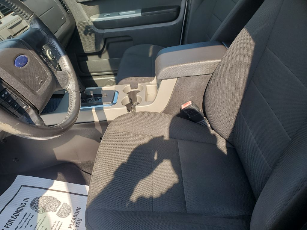 Photo 10 of this FORD ESCAPE