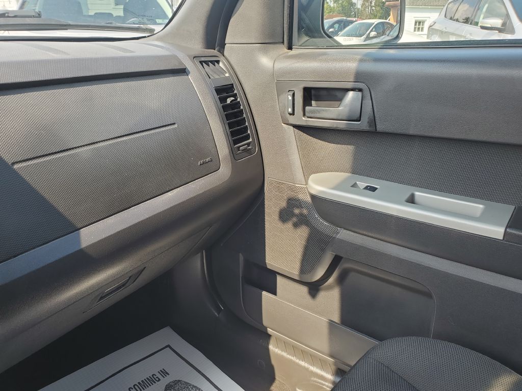 Photo 15 of this FORD ESCAPE