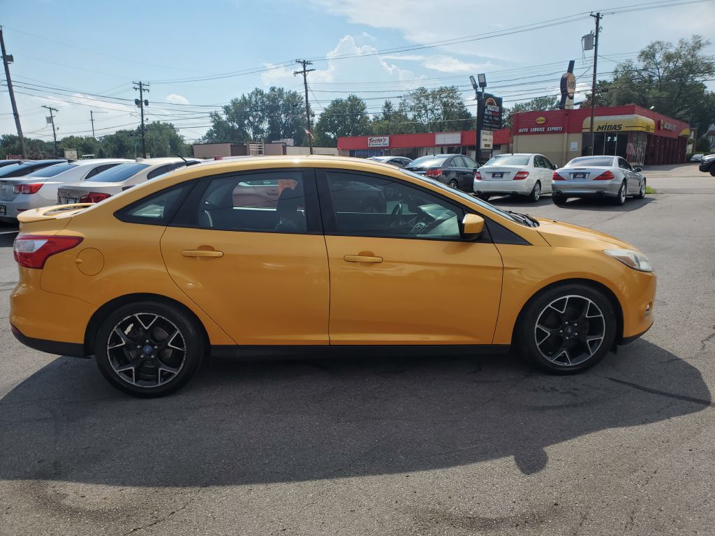 Photo 6 of this FORD FOCUS