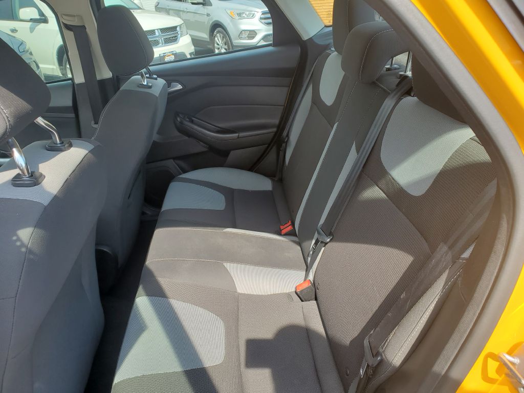 Photo 11 of this FORD FOCUS