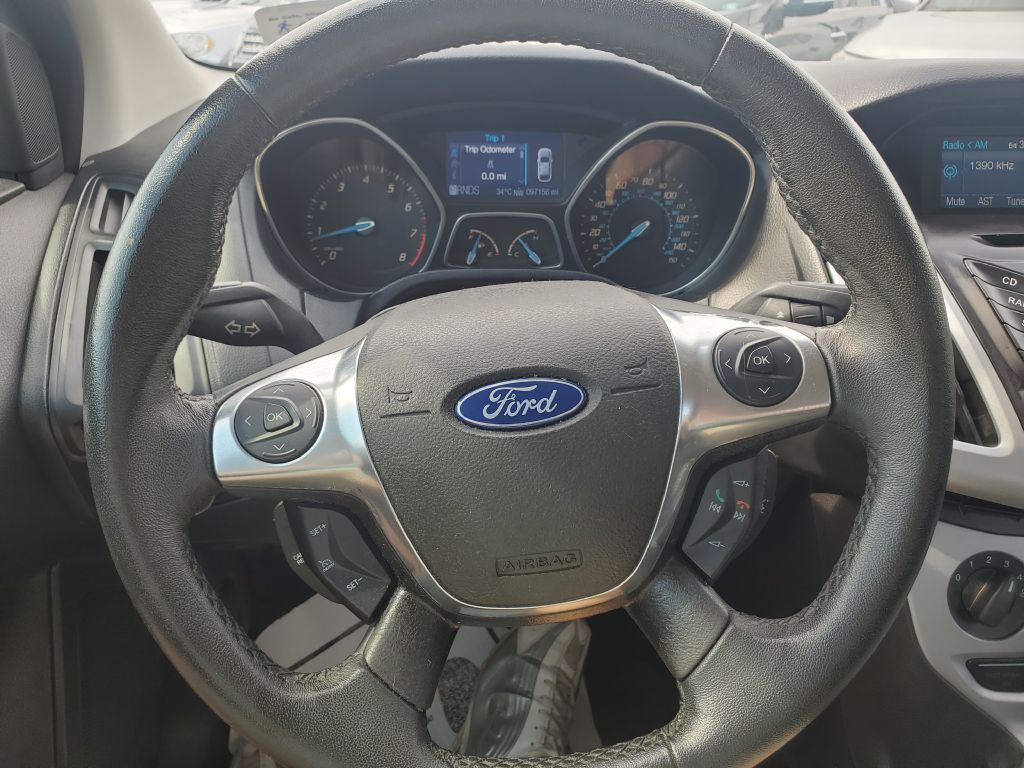 Photo 12 of this FORD FOCUS