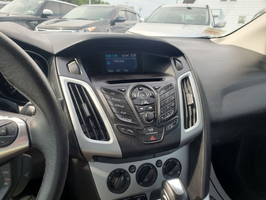 Photo 13 of this FORD FOCUS