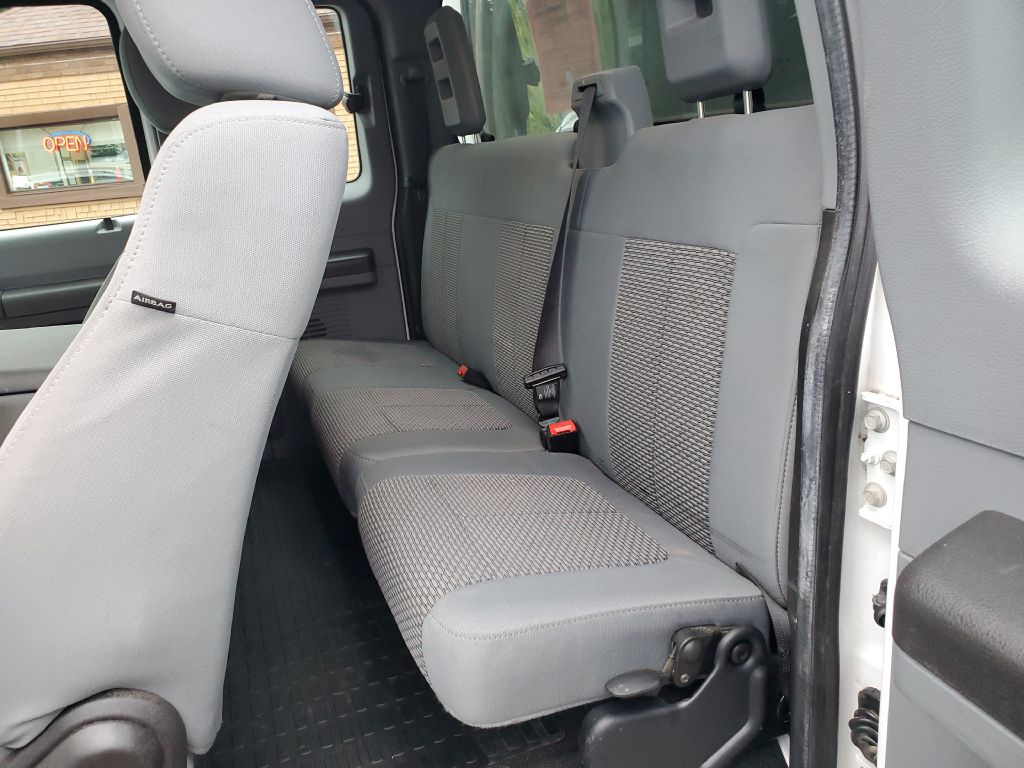 Photo 13 of this FORD F250