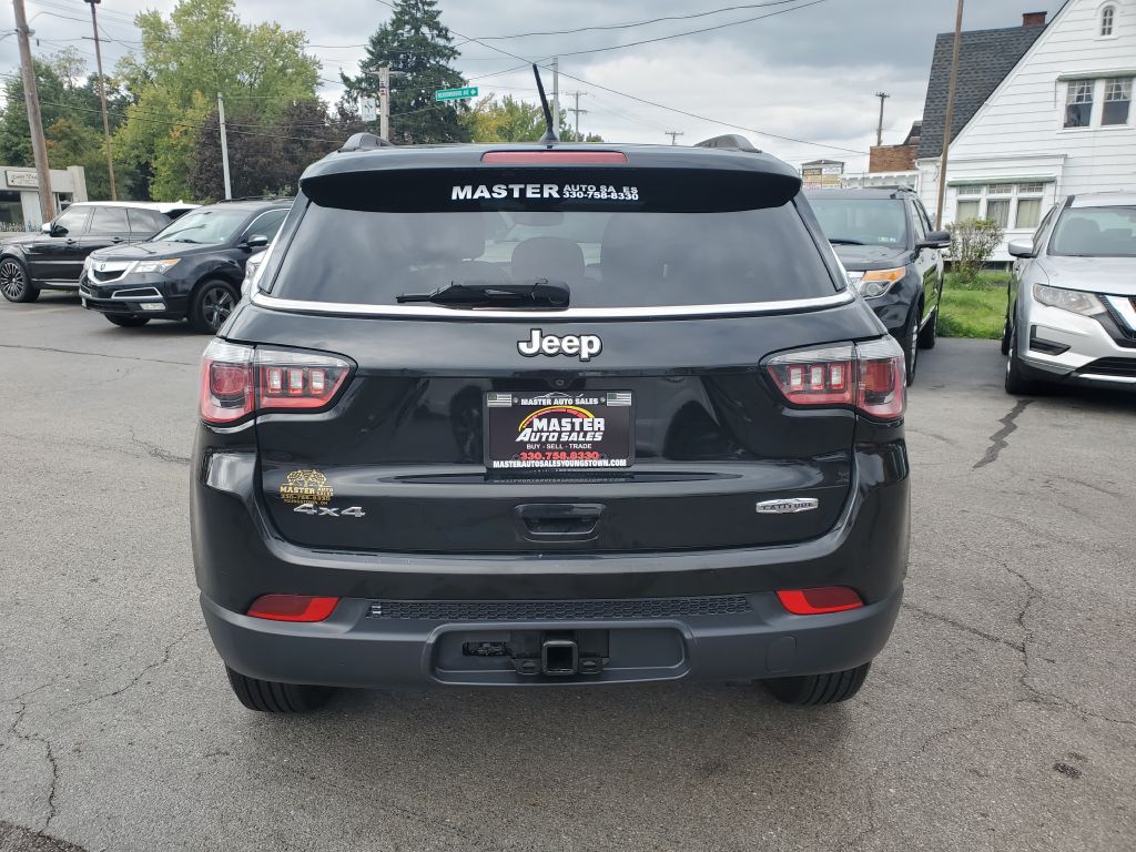 Photo 3 of this JEEP COMPASS