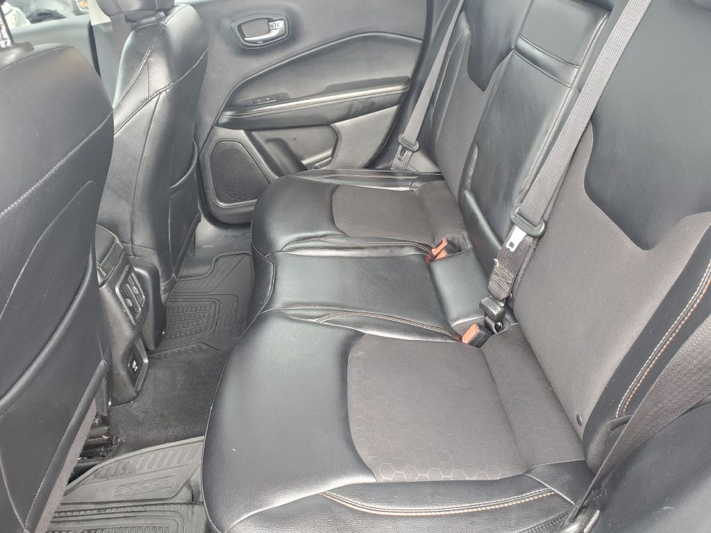 Photo 10 of this JEEP COMPASS