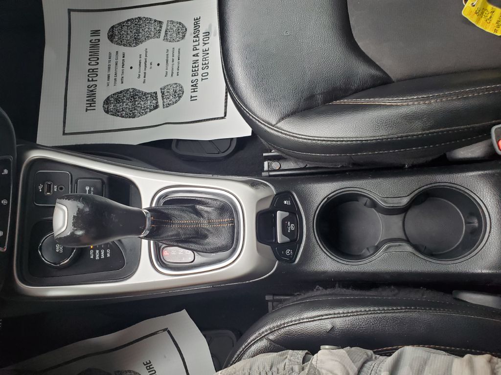 Photo 15 of this JEEP COMPASS