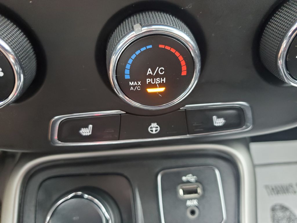 Photo 17 of this JEEP COMPASS