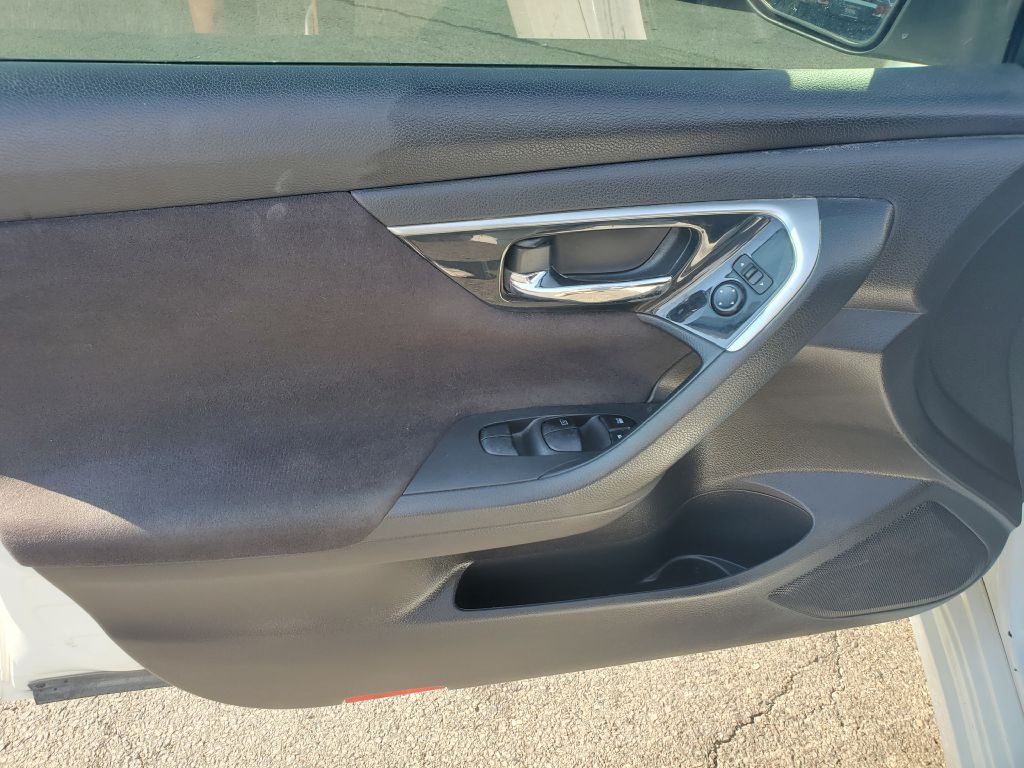 Photo 9 of this NISSAN ALTIMA