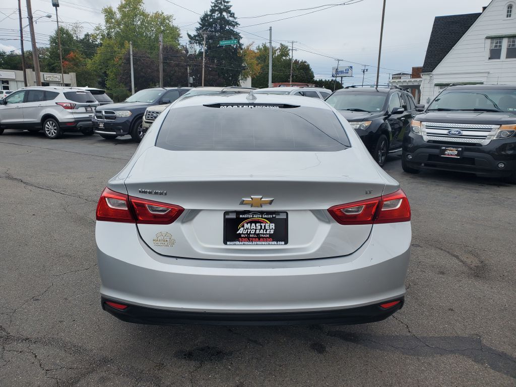 Photo 4 of this CHEVROLET MALIBU