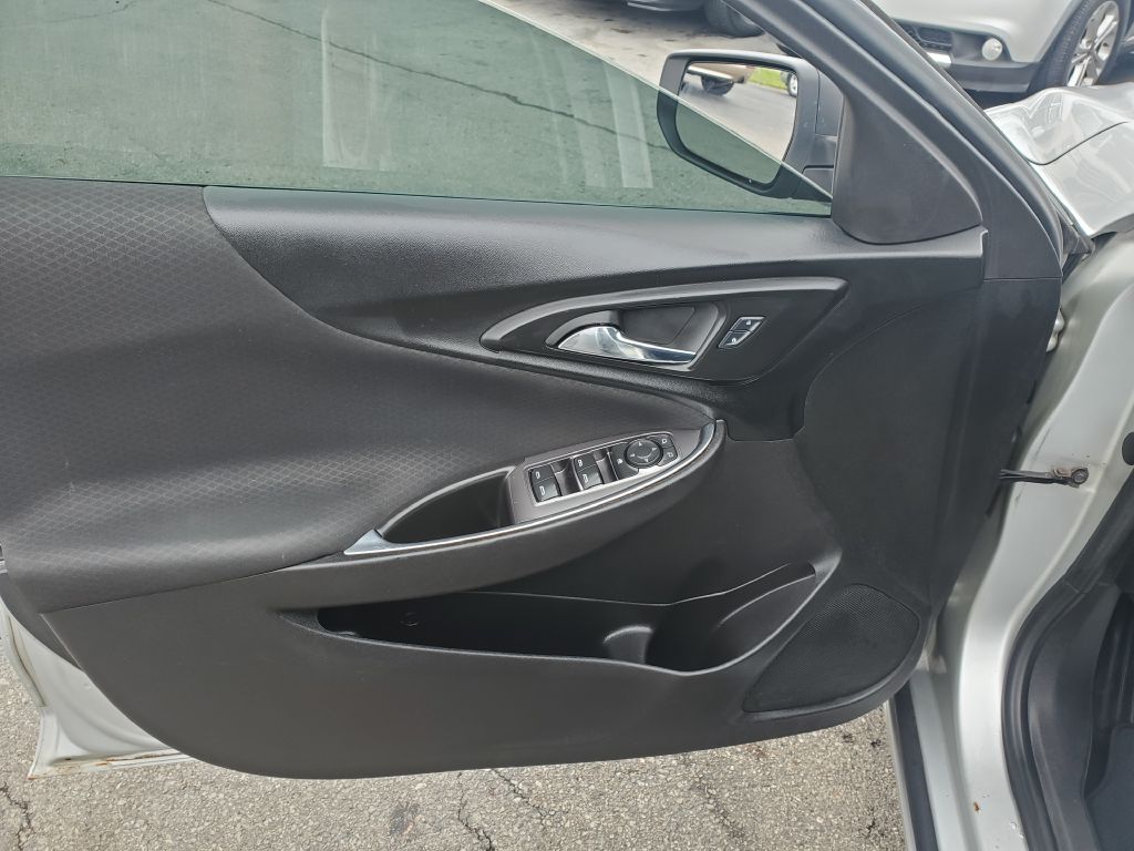 Photo 9 of this CHEVROLET MALIBU