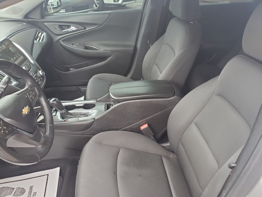 Photo 10 of this CHEVROLET MALIBU