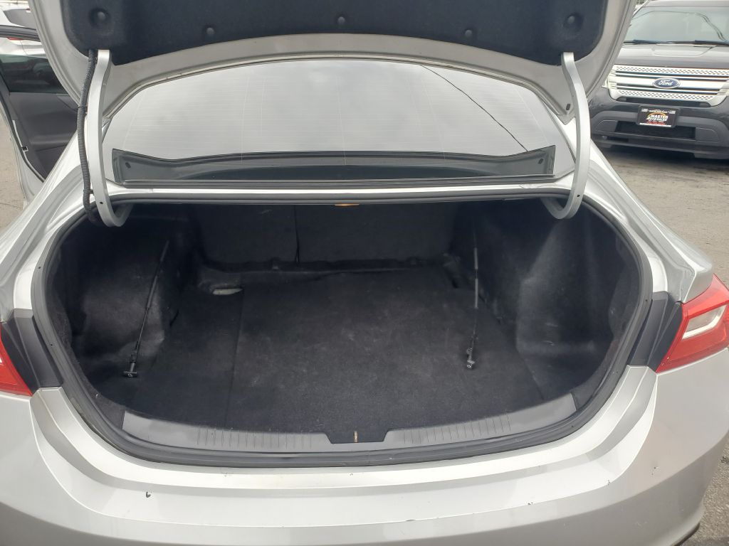 Photo 12 of this CHEVROLET MALIBU