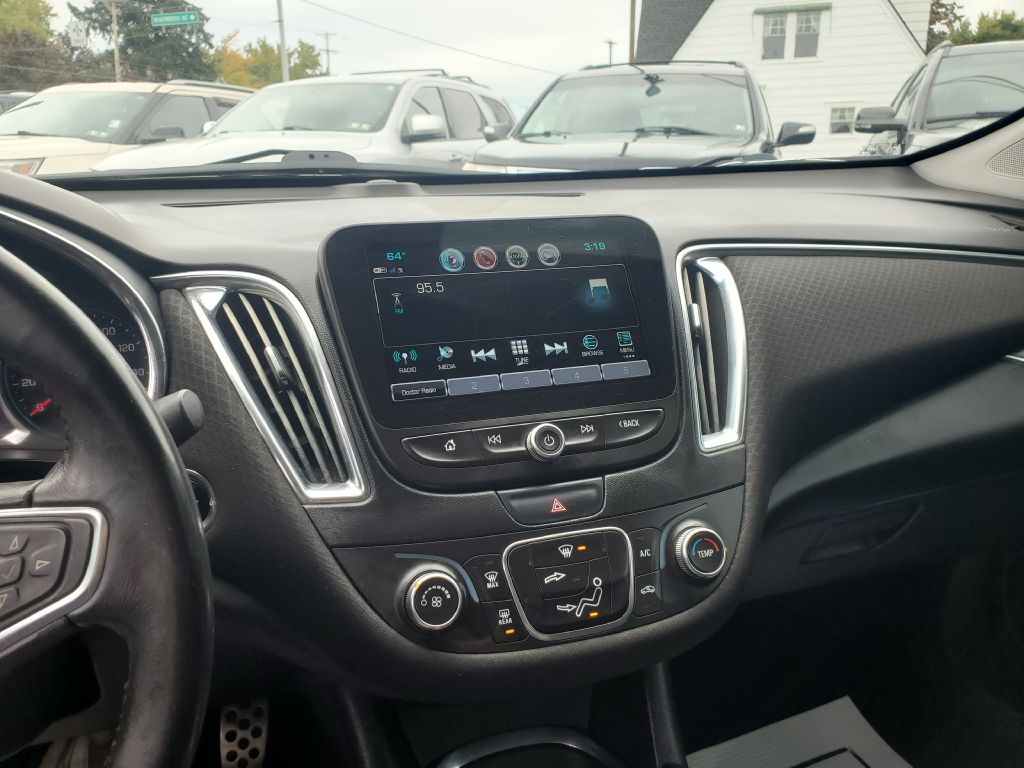 Photo 14 of this CHEVROLET MALIBU