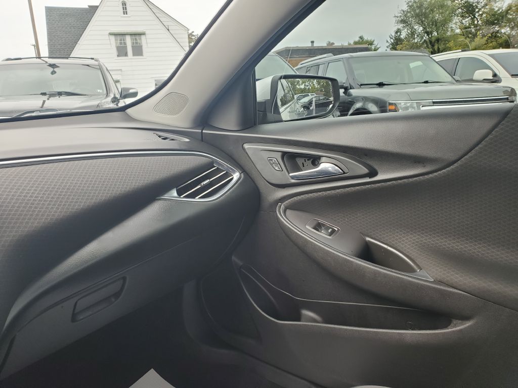 Photo 15 of this CHEVROLET MALIBU