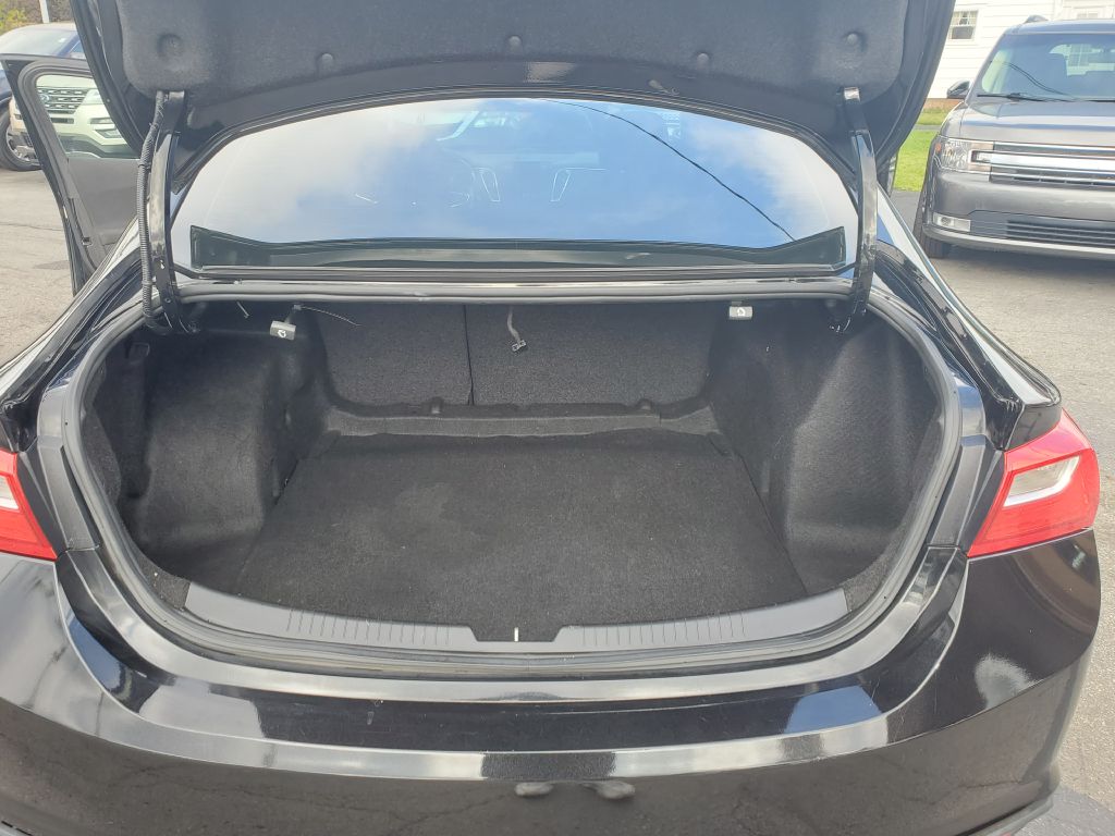 Photo 12 of this CHEVROLET MALIBU