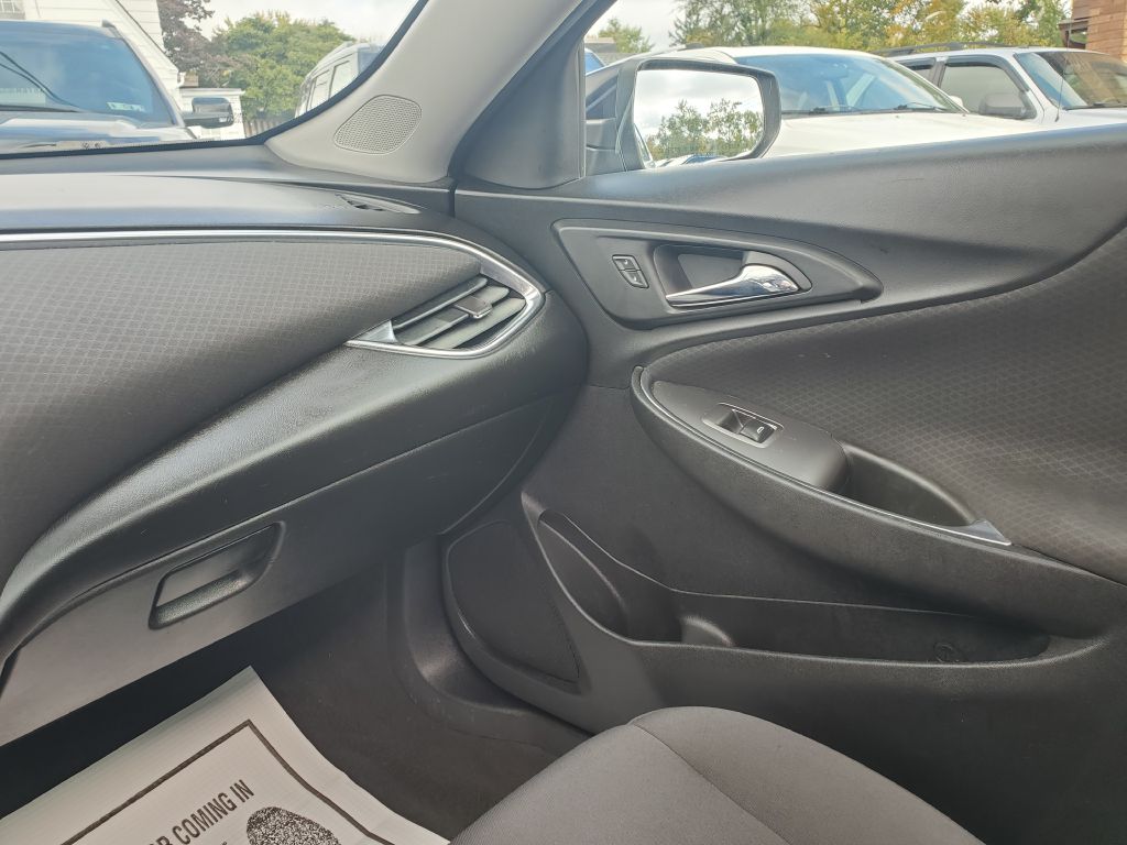 Photo 15 of this CHEVROLET MALIBU