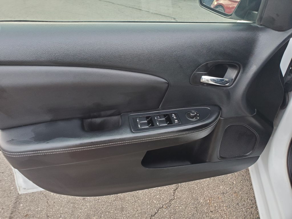 Photo 9 of this DODGE AVENGER