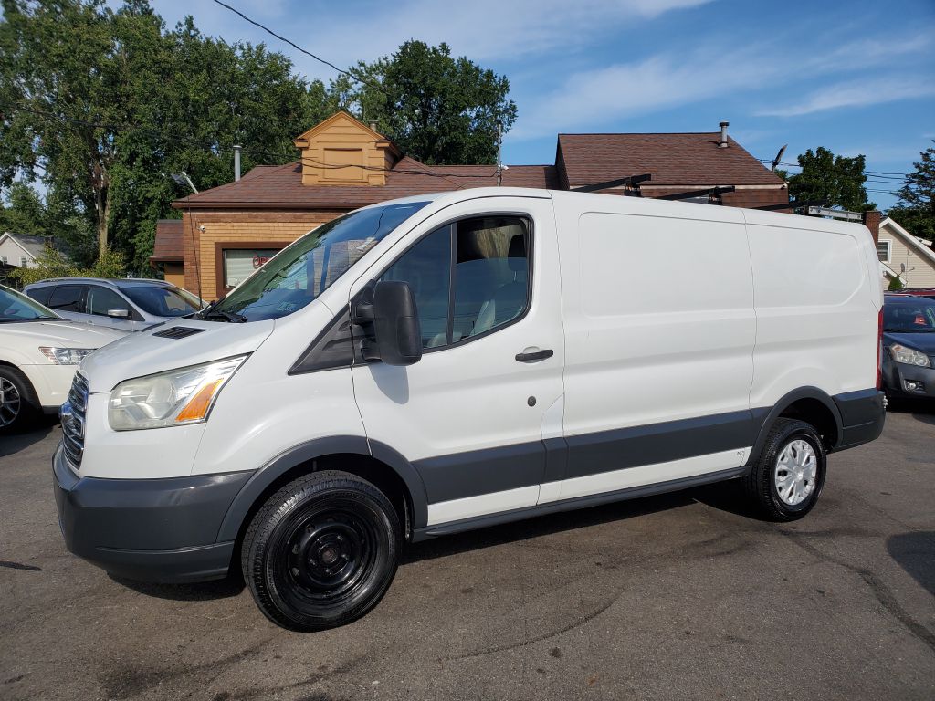 Photo 2 of this FORD TRANSIT