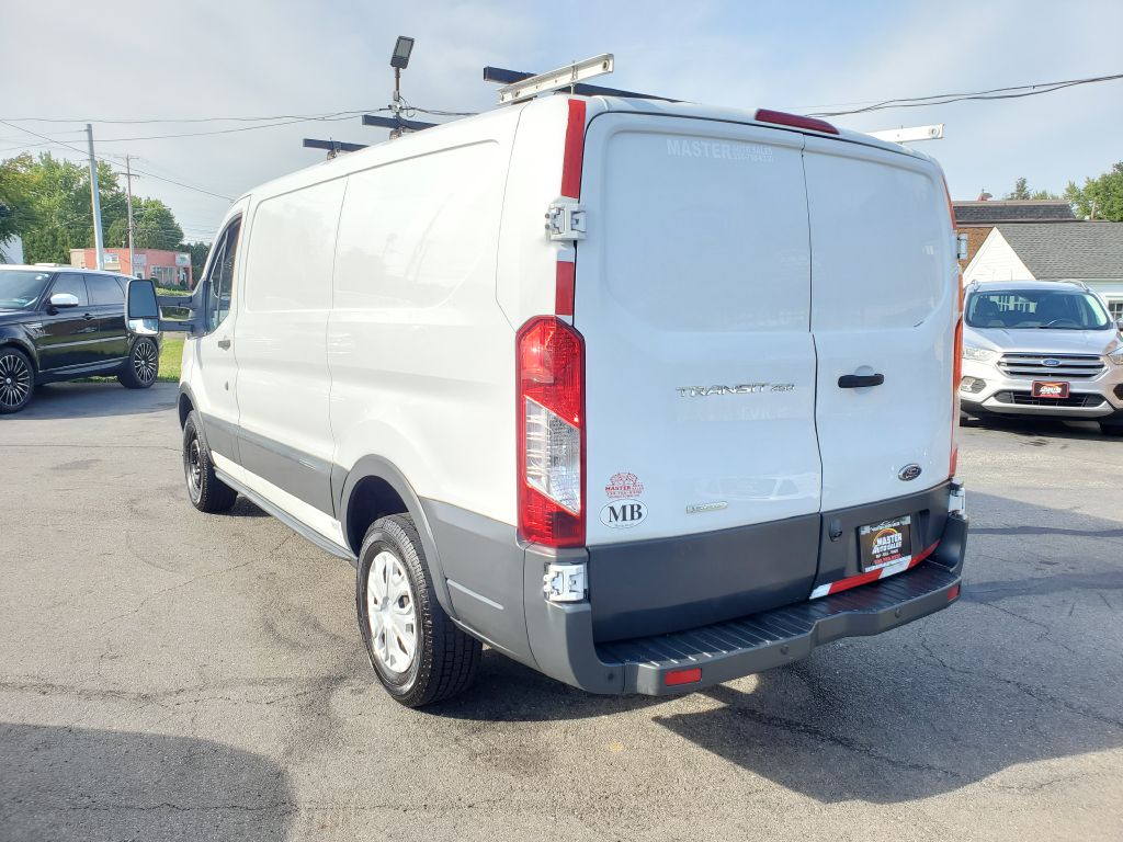 Photo 3 of this FORD TRANSIT