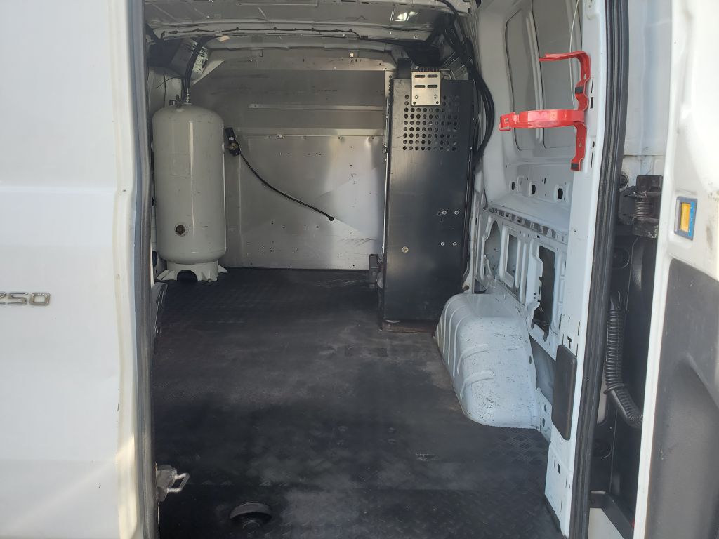 Photo 11 of this FORD TRANSIT