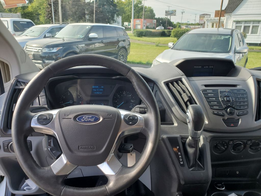 Photo 14 of this FORD TRANSIT