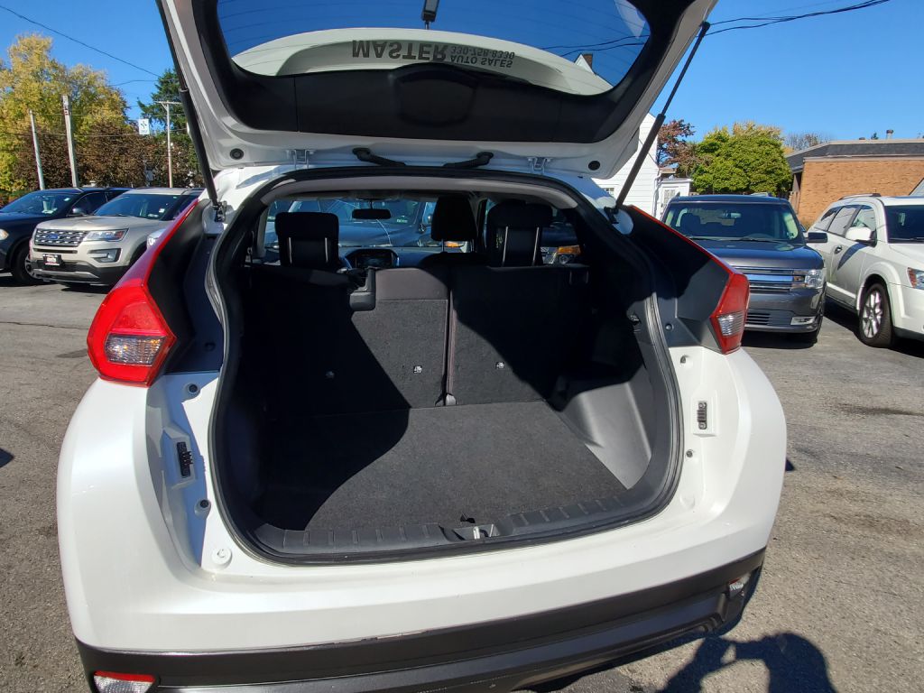 Photo 12 of this MITSUBISHI ECLIPSE CROSS