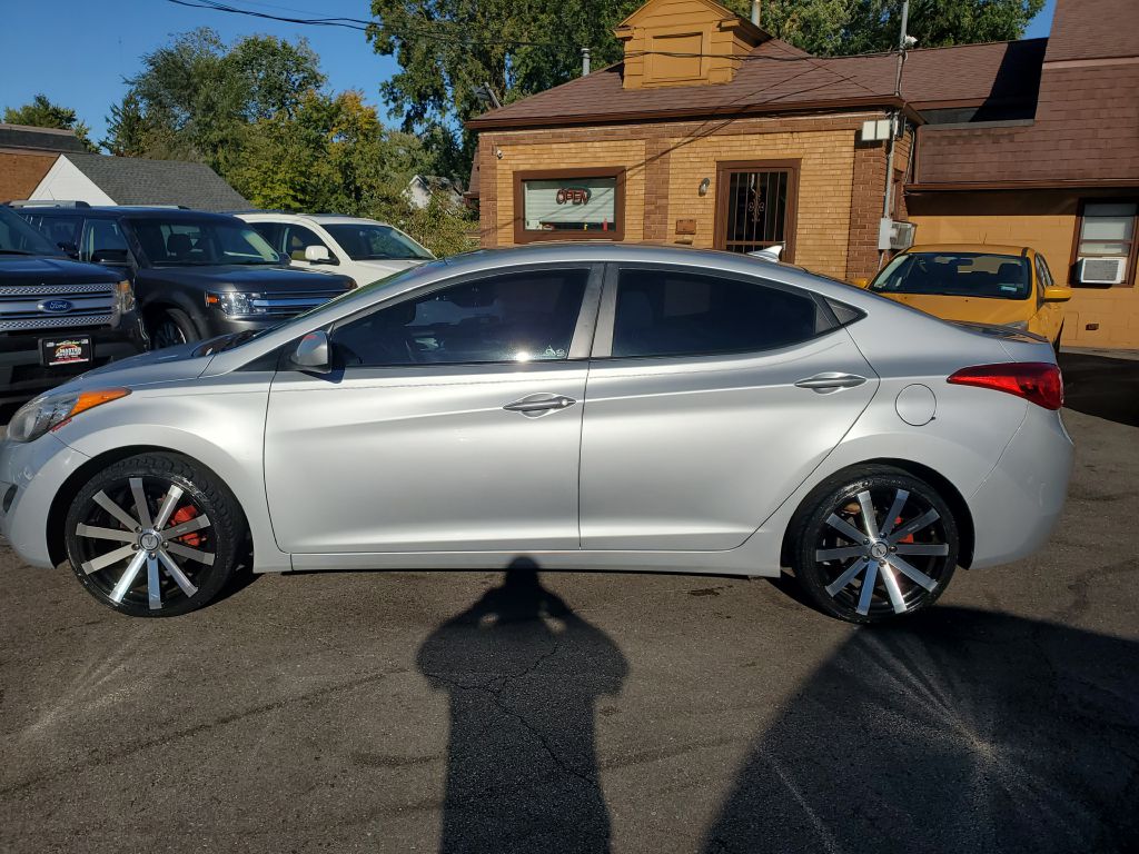 Photo 2 of this HYUNDAI ELANTRA