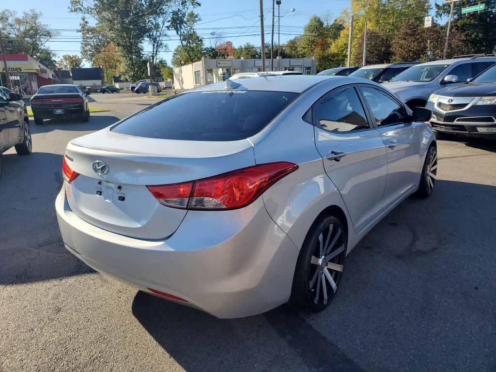 Photo 5 of this HYUNDAI ELANTRA