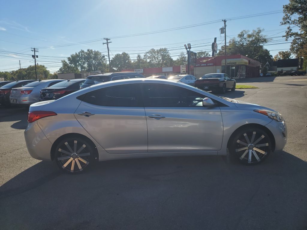 Photo 6 of this HYUNDAI ELANTRA