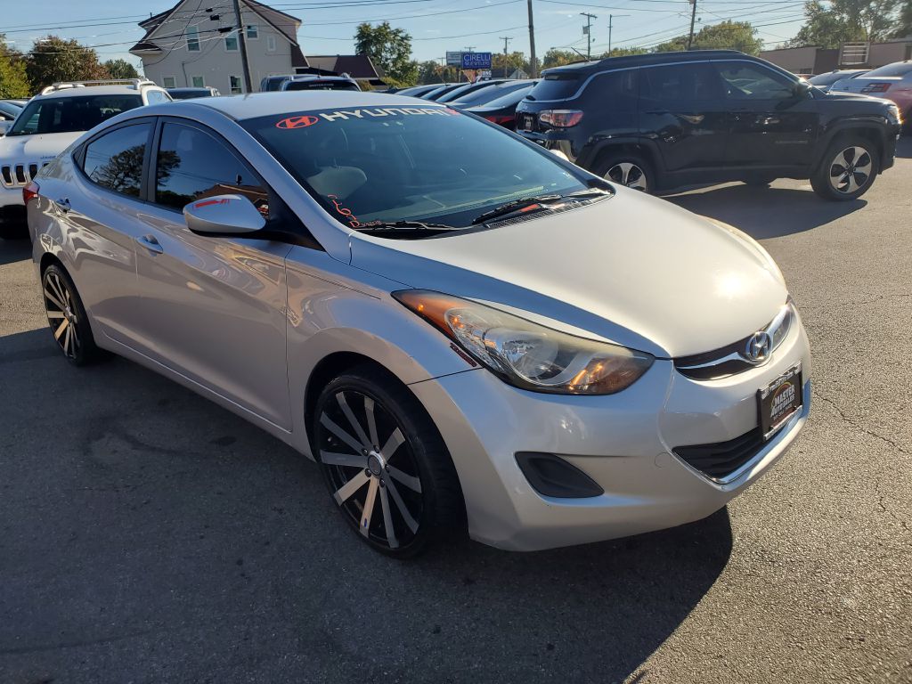 Photo 7 of this HYUNDAI ELANTRA