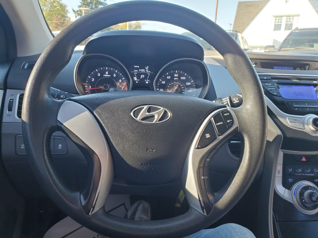 Photo 12 of this HYUNDAI ELANTRA