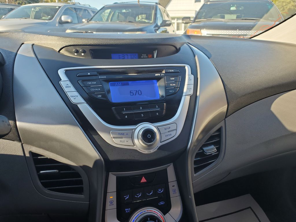 Photo 13 of this HYUNDAI ELANTRA