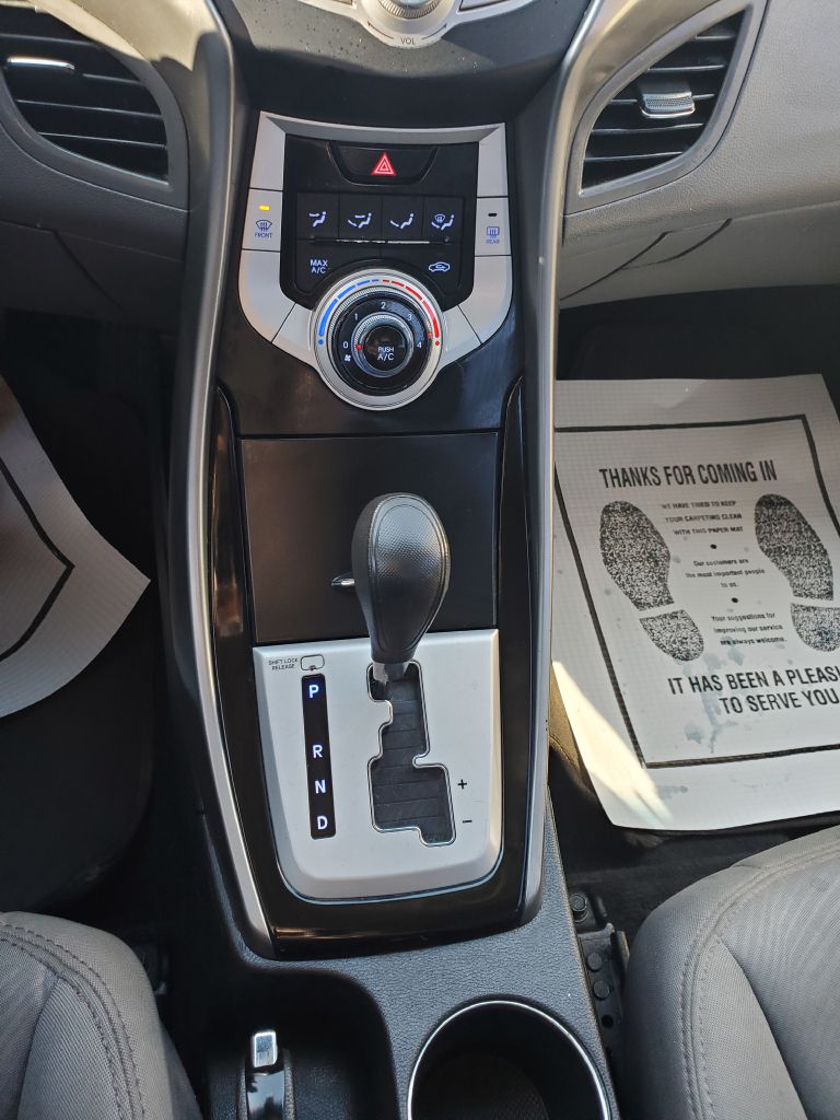 Photo 15 of this HYUNDAI ELANTRA