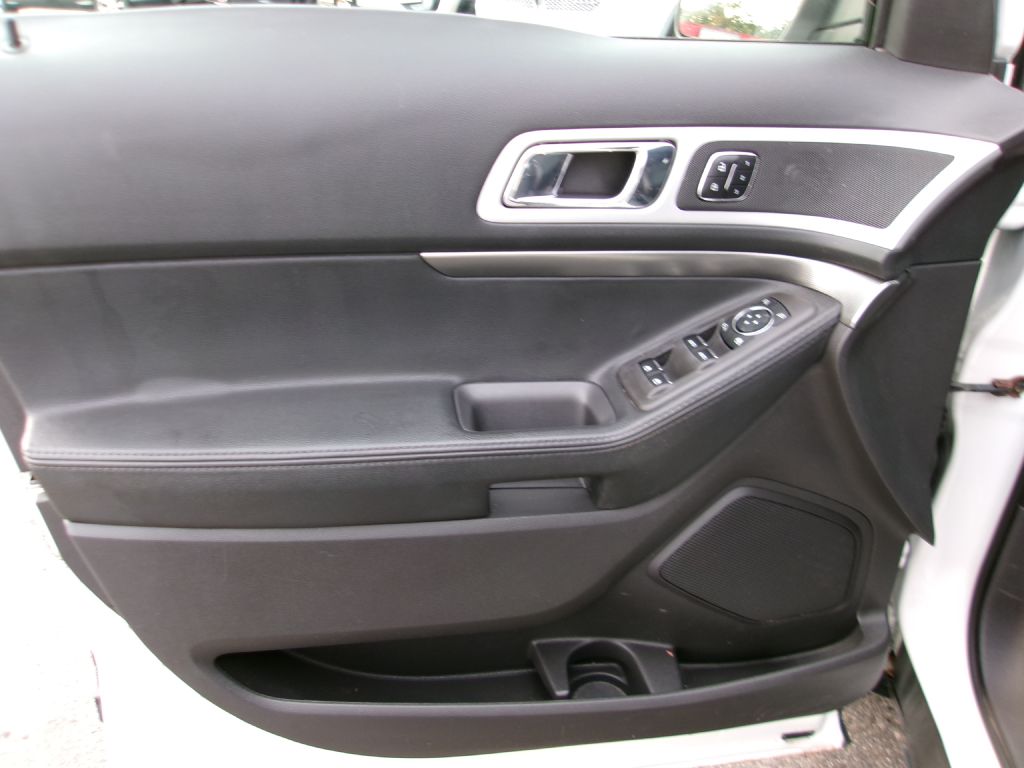 Photo 9 of this FORD EXPLORER