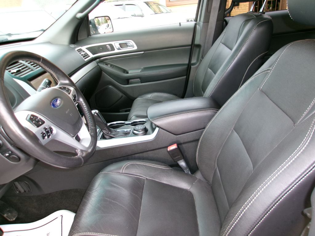 Photo 10 of this FORD EXPLORER