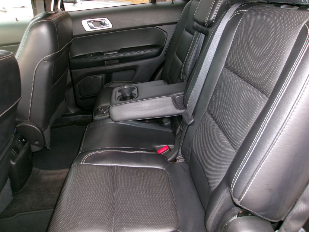 Photo 11 of this FORD EXPLORER