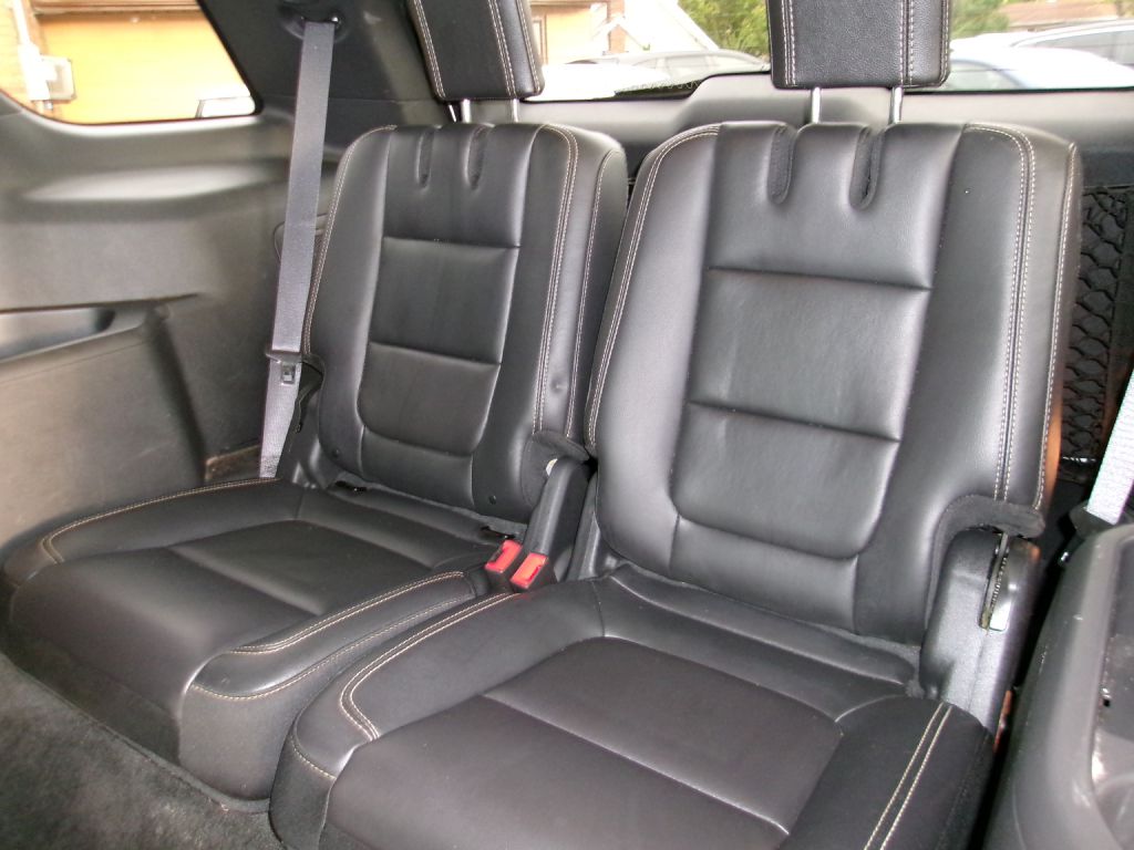 Photo 12 of this FORD EXPLORER
