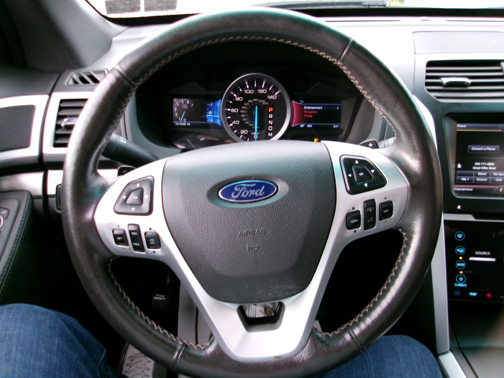 Photo 14 of this FORD EXPLORER