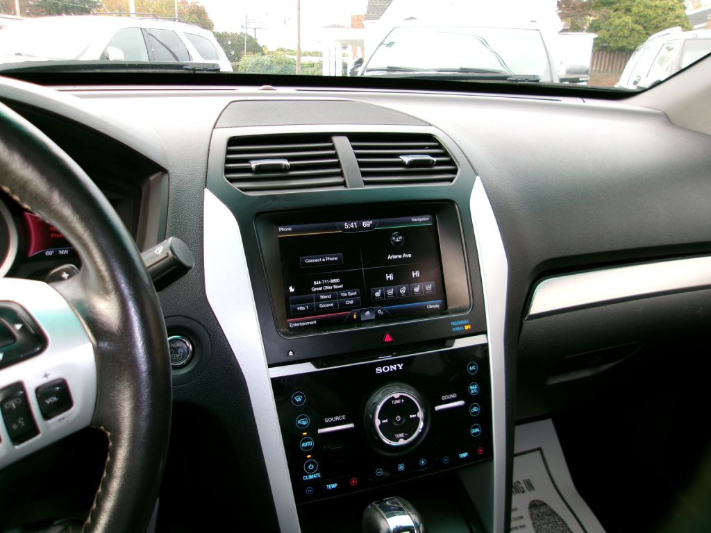 Photo 15 of this FORD EXPLORER