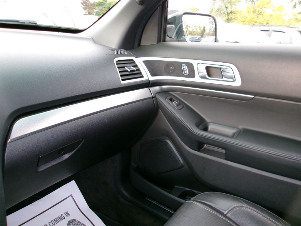 Photo 16 of this FORD EXPLORER